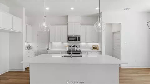 Kitchen - 3524 Pointe Du Hoc Loop, Bryan, TX 77808 photo 3 of 5