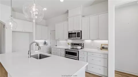 Kitchen - 3524 Pointe Du Hoc Loop, Bryan, TX 77808 photo 5 of 5