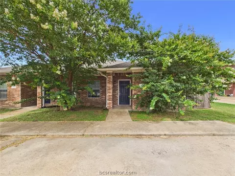 1801 Prairie Dr, Bryan, TX 77802