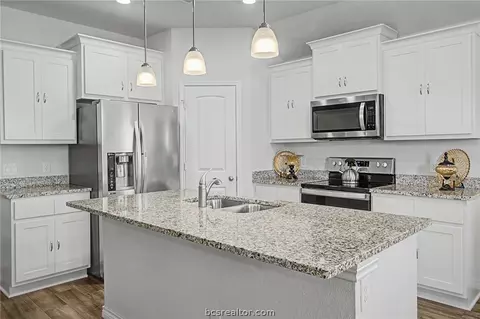 5266 Montague Loop, Bryan, TX 77807 photo 9