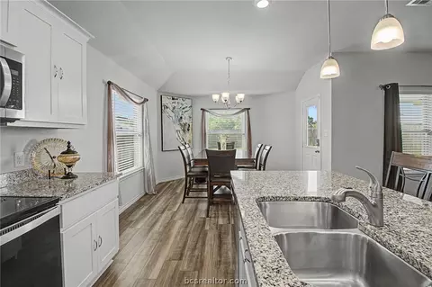 5266 Montague Loop, Bryan, TX 77807 photo 10
