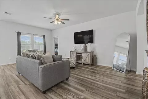 5266 Montague Loop, Bryan, TX 77807 photo 5