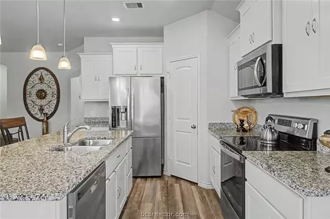 5266 Montague Loop, Bryan, TX 77807 photo 8
