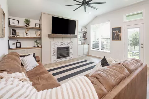 Living - 3164 Tarleton Ct, Bryan, TX 77808 photo 1 of 2