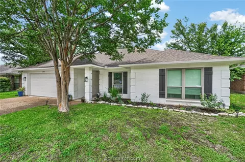 2907 Pueblo Ct S, College Station, TX 77845