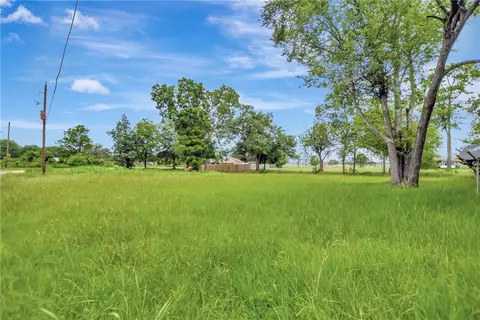 310 Heath Ave, Madisonville, TX 77864