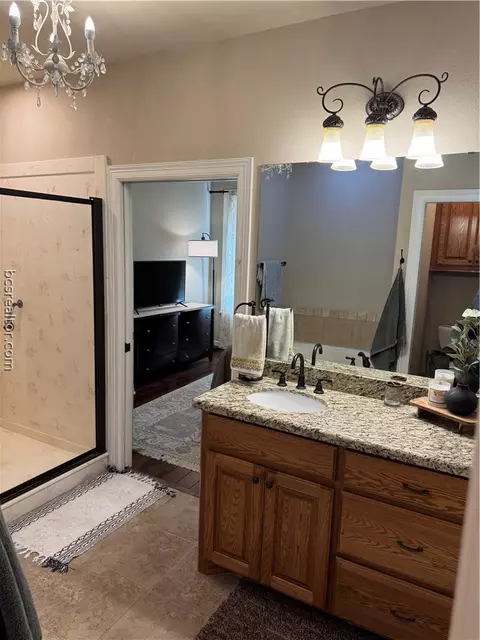 Bath - 2105 Ella Ln, Bryan, TX 77802 photo 1 of 3
