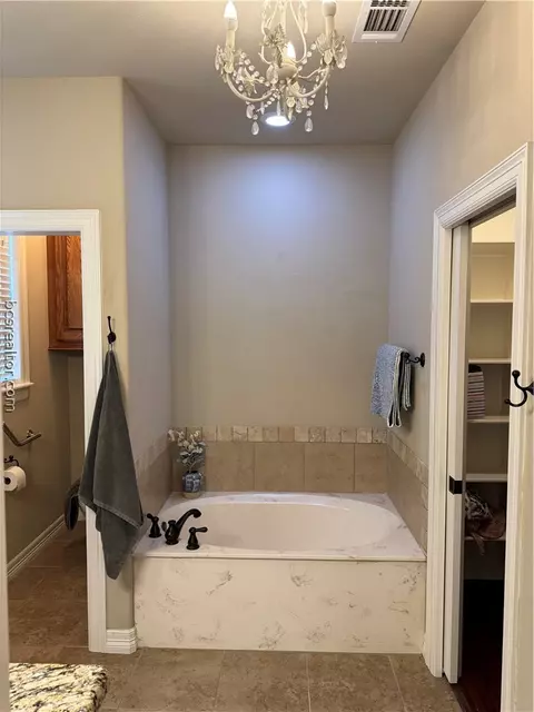 Bath - 2105 Ella Ln, Bryan, TX 77802 photo 2 of 3