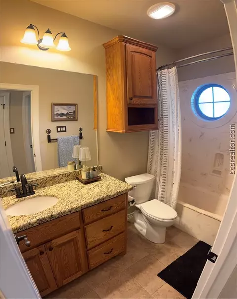 Bath - 2105 Ella Ln, Bryan, TX 77802 photo 3 of 3