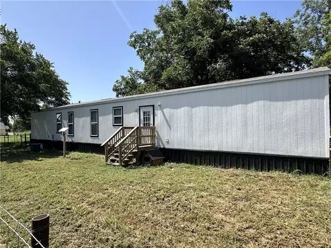 404 E Collins St, Bremond, TX 76629 photo 17