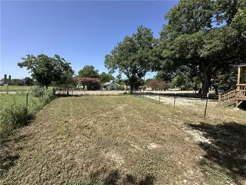 404 E Collins St, Bremond, TX 76629 photo 8