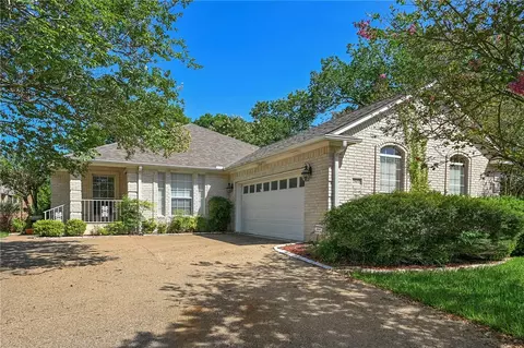 2800 Broadmoor Dr, Bryan, TX 77802