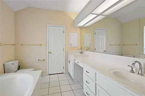 Bath - 2800 Broadmoor Dr, Bryan, TX 77802 photo 2 of 3