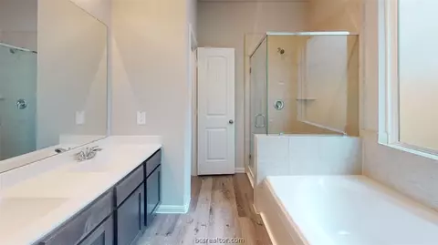 Bath - 5789 Cerrillos Dr, Bryan, TX 77807 photo 3 of 3