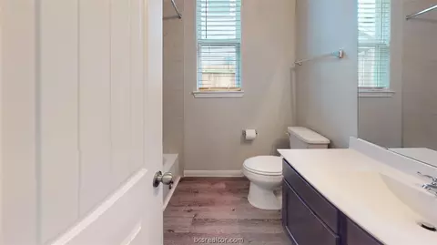 Bath - 5789 Cerrillos Dr, Bryan, TX 77807 photo 2 of 3
