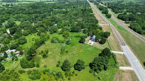 5863 5869 Lynette Cir, Bryan, TX 77807 photo 2