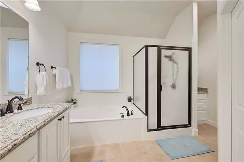 Bath - 2901 Caney Ct, Bryan, TX 77808 photo 2 of 4