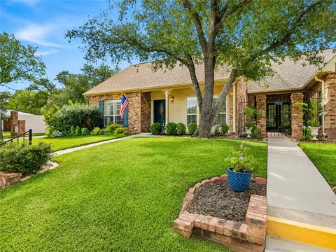 Exterior - 701 Walker St, Bryan, TX 77802 photo 2 of 6