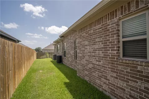 Exterior - 2807 Spector Dr, Bryan, TX 77808 photo 4 of 8