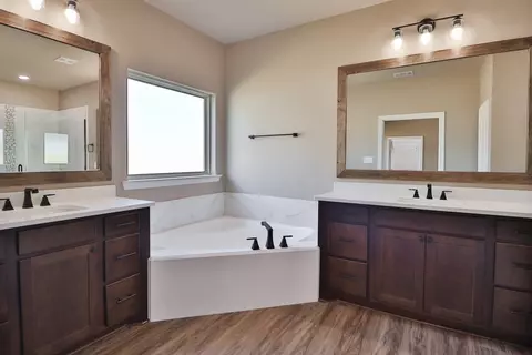 Bath - 2807 Spector Dr, Bryan, TX 77808 photo 3 of 4