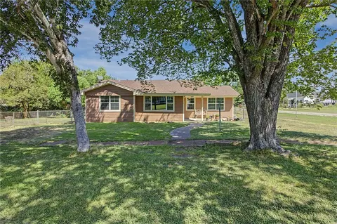 Exterior - 307 E Barton St, Calvert, TX 77837 photo 5 of 6