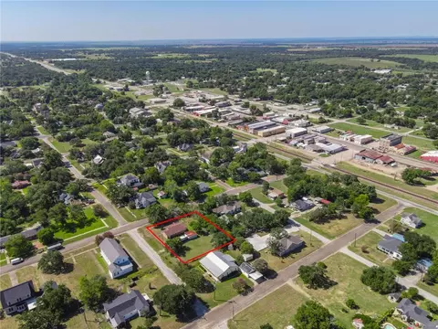 View/Area - 307 E Barton St, Calvert, TX 77837 photo 1 of 5