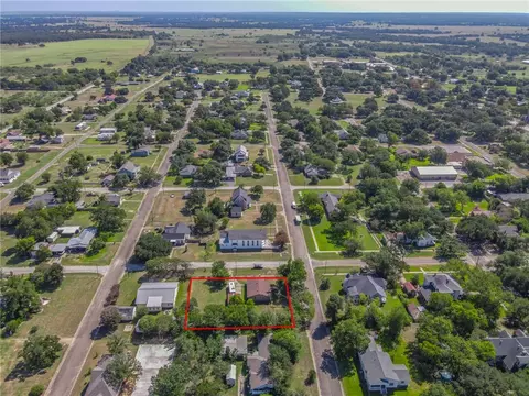 View/Area - 307 E Barton St, Calvert, TX 77837 photo 4 of 5