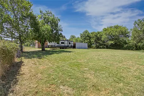 Exterior - 307 E Barton St, Calvert, TX 77837 photo 3 of 6