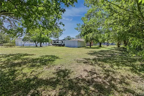 Exterior - 307 E Barton St, Calvert, TX 77837 photo 4 of 6