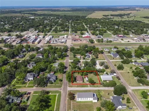 View/Area - 307 E Barton St, Calvert, TX 77837 photo 2 of 5