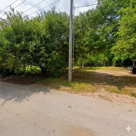 2004 Orman St, Bryan, TX 77801 photo 3
