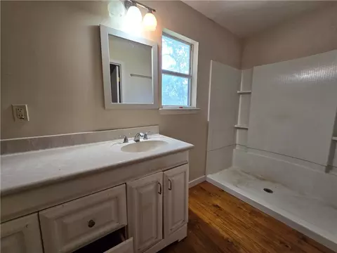 Bath - 208 Tee Dr, Bryan, TX 77801 photo 2 of 3