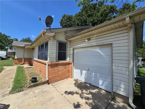 Exterior - 208 Tee Dr, Bryan, TX 77801 photo 4 of 6
