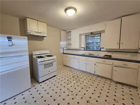 Kitchen - 208 Tee Dr, Bryan, TX 77801 photo 1 of 1
