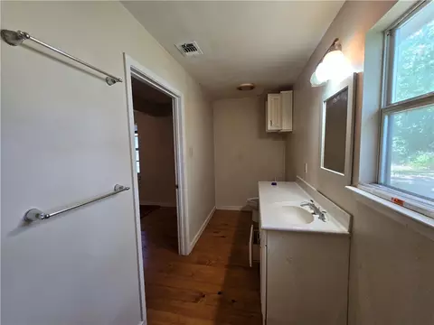 Bath - 208 Tee Dr, Bryan, TX 77801 photo 3 of 3