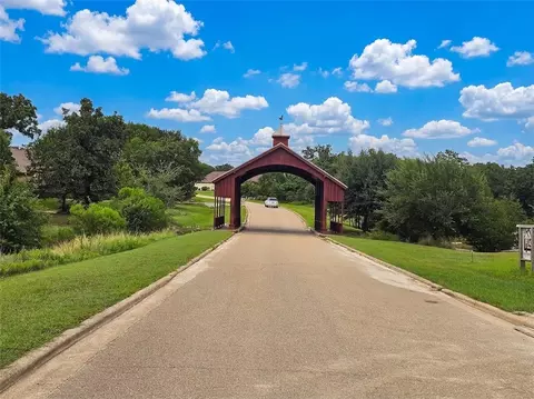 10069 Oxford Ln, Iola, TX 77861