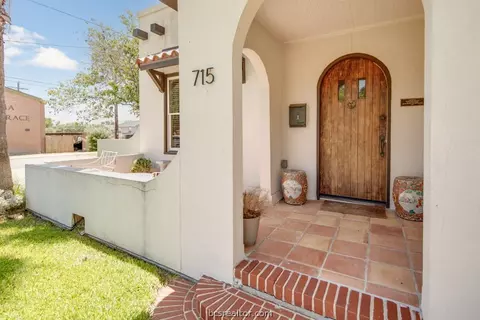 Exterior - 715 E 31st St, Bryan, TX 77803 photo 4 of 11