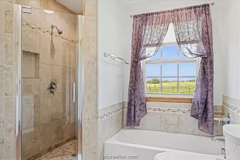 Bath - 8233 Quebe Rd, Brenham, TX 77833 photo 2 of 3