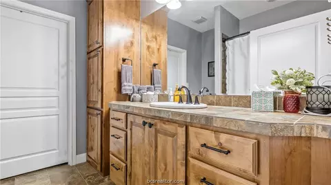 Bath - 135 Apache Dr, Franklin, TX 77856 photo 2 of 2