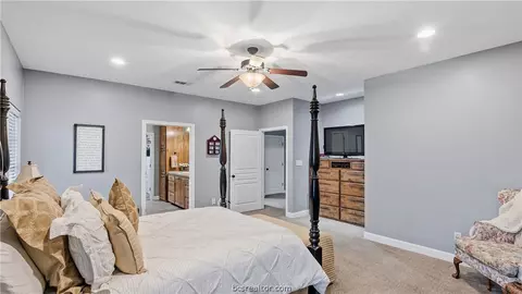 Bedroom - 135 Apache Dr, Franklin, TX 77856 photo 2 of 4
