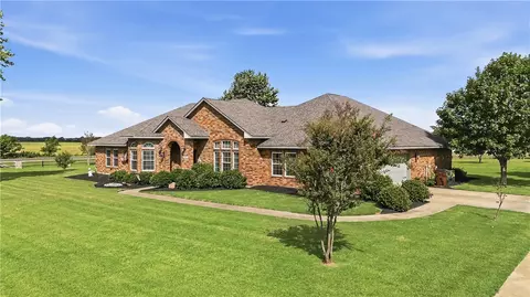 Exterior - 135 Apache Dr, Franklin, TX 77856 photo 2 of 6