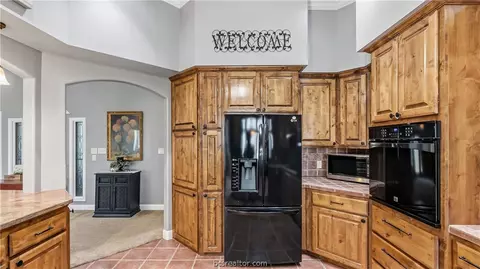 Kitchen - 135 Apache Dr, Franklin, TX 77856 photo 6 of 6