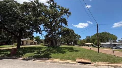 Other - 207 E Davis St, Hearne, TX 77859 photo 2 of 9
