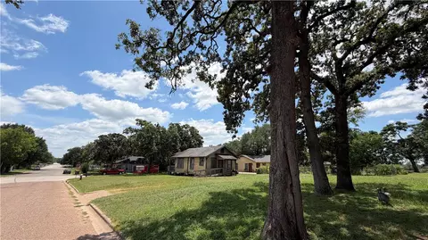 Other - 207 E Davis St, Hearne, TX 77859 photo 5 of 9