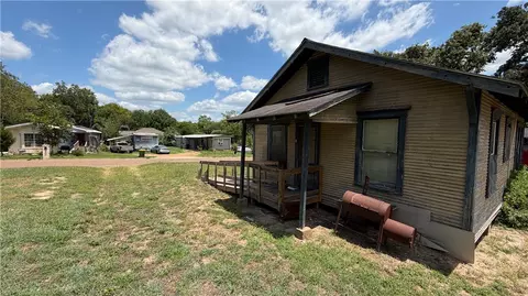 Other - 207 E Davis St, Hearne, TX 77859 photo 4 of 9