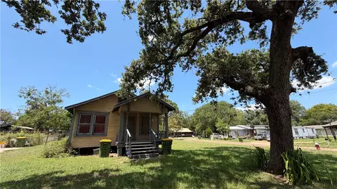 Other - 207 E Davis St, Hearne, TX 77859 photo 3 of 9