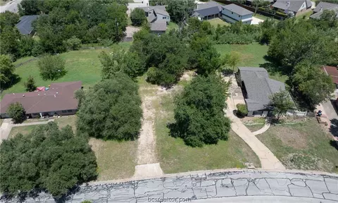 1003 Winding Rd, College Station, TX 77840