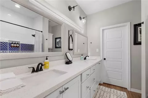 Bath - 706 Banks Ave, Bryan, TX 77803 photo 2 of 3