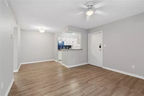 904 University Oaks Boulevard 123, College Station, TX 77840