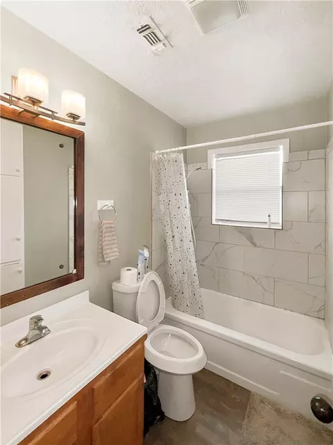 Bath - 1715 Wilson St, Bryan, TX 77803 photo 1 of 1